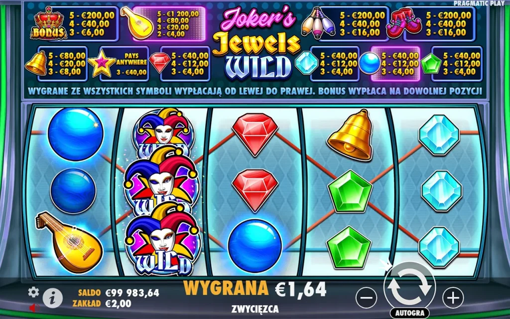 {98} W Joker’s Jewels Wild, rozszerzające się symbole wild są niezwykłym atutem. Gdy symbol wild pojawia się na planszy, rozprzestrzenia się na cały bęben, co może prowadzić do wysokich wygranych. Wygrane scatter mogą wypłacać do 100x stawki, co jest naprawdę atrakcyjną ofertą.